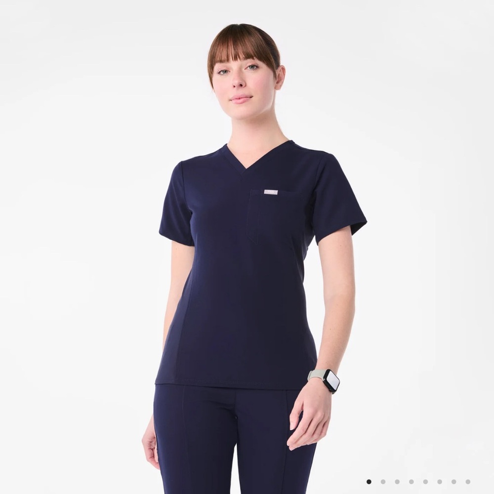 Like new by figs Casma Three-Pocket Scrub Top™ Navy Blue Women's V-Neck Top